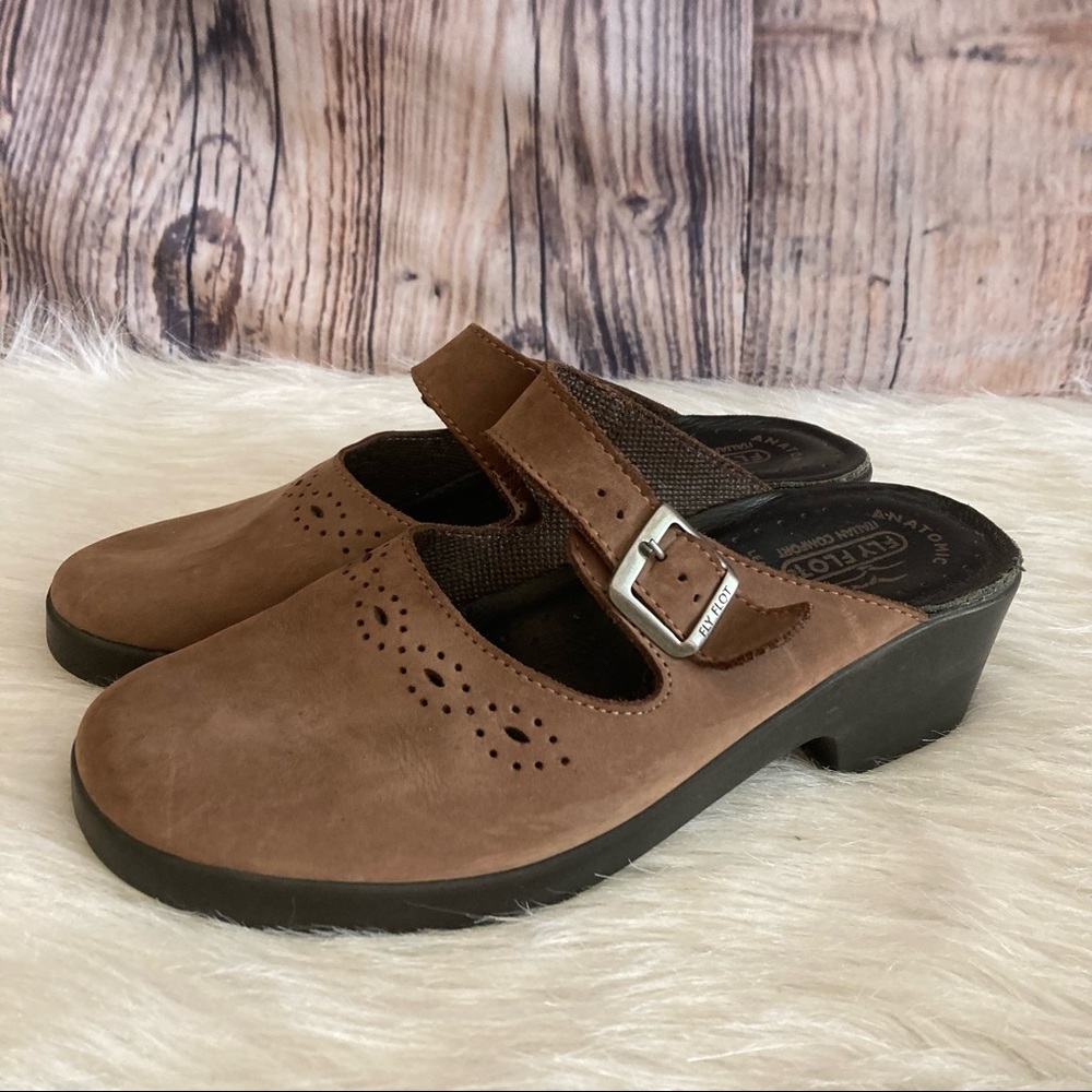 Fly Flot Clogs - Picture 3 of 11